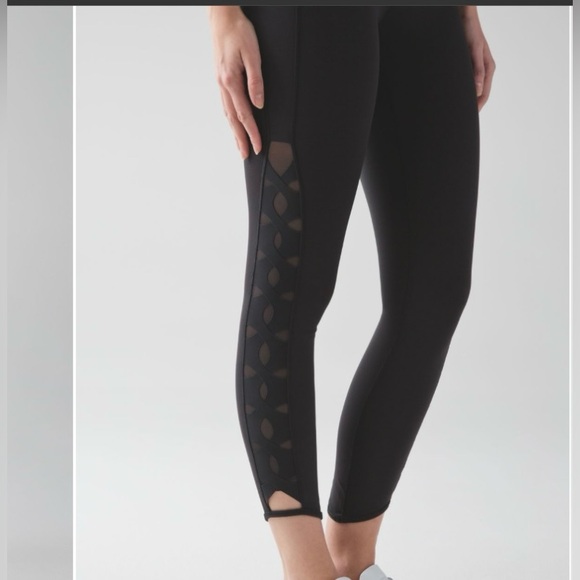 Lululemon Serene Tight Size 6 in Black - Picture 1 of 13